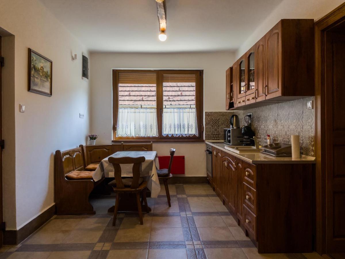 Mamutfenyo Panzio Bed & Breakfast Tata Exterior photo
